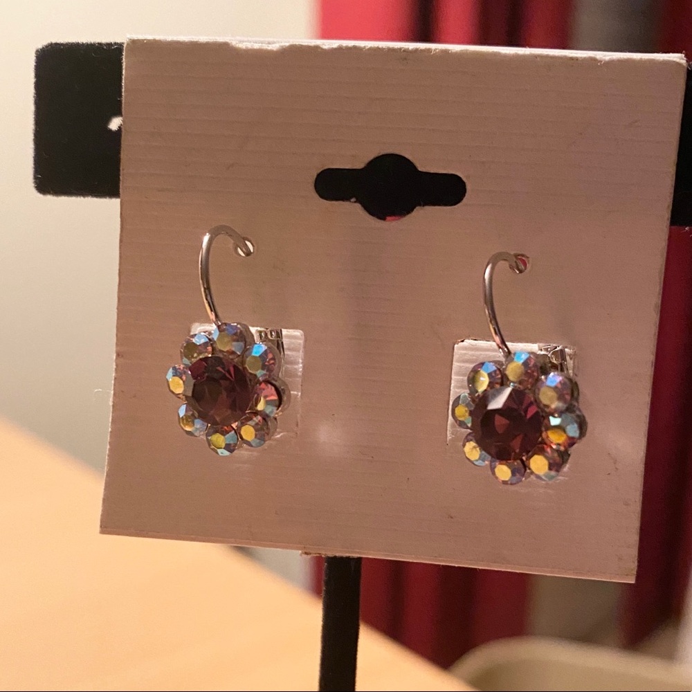 NEVER WORN. Earrings - Picture 2 of 8